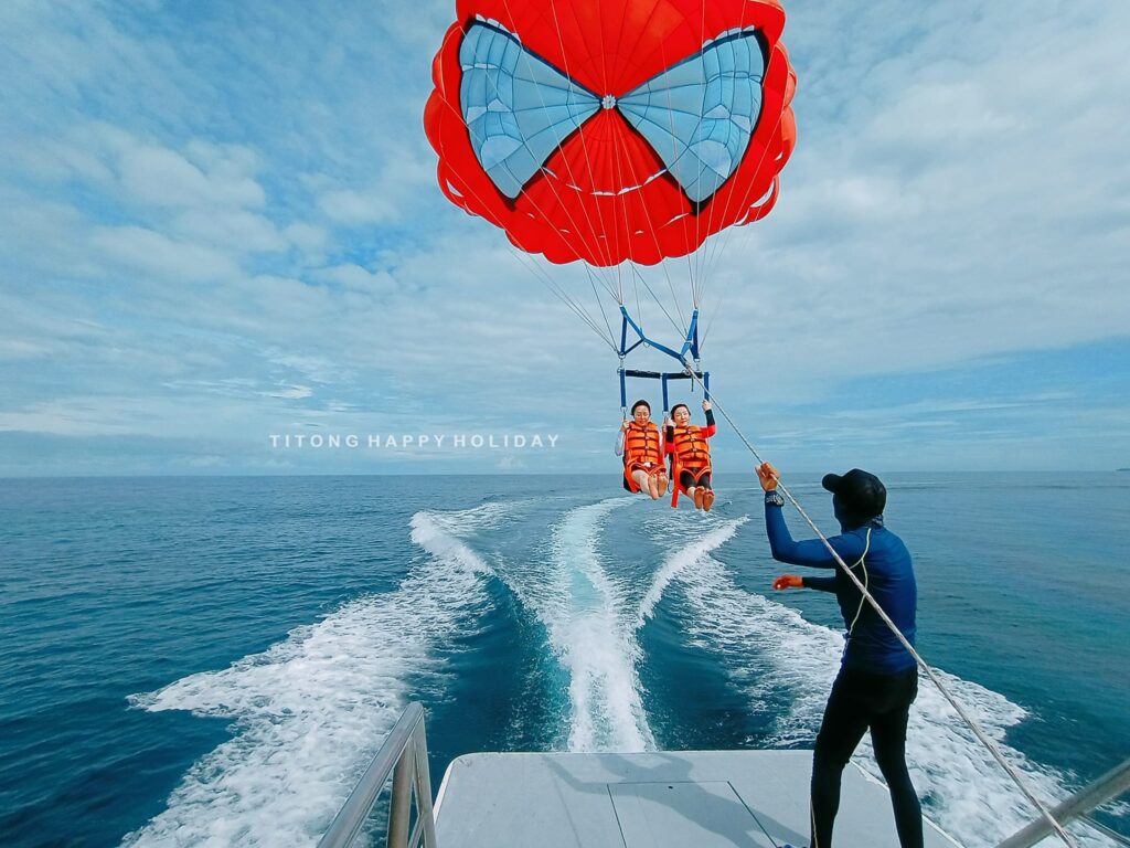 THH_Parasailing