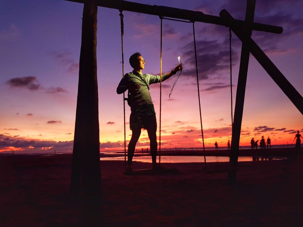 sky-mirror-bongawan-swing